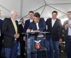 Governador lança edital de construção da Ponte de Guaratuba, que resolve gargalo histórico do Litoral. Ratinho Junior lançou nesta sexta-feira (1) o edital de contratação integrada dos projetos e da construção. Com 1.244 metros de extensão, a ponte terá uma seção estaiada de 320 metros, que vai permitir a navegação pela baía.