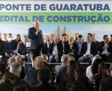 Governador lança edital de construção da Ponte de Guaratuba, que resolve gargalo histórico do Litoral. Ratinho Junior lançou nesta sexta-feira (1) o edital de contratação integrada dos projetos e da construção. Com 1.244 metros de extensão, a ponte terá uma seção estaiada de 320 metros, que vai permitir a navegação pela baía.