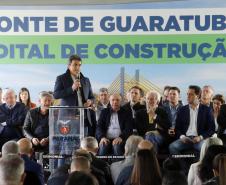 Governador lança edital de construção da Ponte de Guaratuba, que resolve gargalo histórico do Litoral. Ratinho Junior lançou nesta sexta-feira (1) o edital de contratação integrada dos projetos e da construção. Com 1.244 metros de extensão, a ponte terá uma seção estaiada de 320 metros, que vai permitir a navegação pela baía.