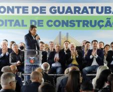 Governador lança edital de construção da Ponte de Guaratuba, que resolve gargalo histórico do Litoral. Ratinho Junior lançou nesta sexta-feira (1) o edital de contratação integrada dos projetos e da construção. Com 1.244 metros de extensão, a ponte terá uma seção estaiada de 320 metros, que vai permitir a navegação pela baía.