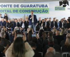 Governador lança edital de construção da Ponte de Guaratuba, que resolve gargalo histórico do Litoral. Ratinho Junior lançou nesta sexta-feira (1) o edital de contratação integrada dos projetos e da construção. Com 1.244 metros de extensão, a ponte terá uma seção estaiada de 320 metros, que vai permitir a navegação pela baía.