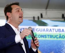 Governador lança edital de construção da Ponte de Guaratuba, que resolve gargalo histórico do Litoral. Ratinho Junior lançou nesta sexta-feira (1) o edital de contratação integrada dos projetos e da construção. Com 1.244 metros de extensão, a ponte terá uma seção estaiada de 320 metros, que vai permitir a navegação pela baía.